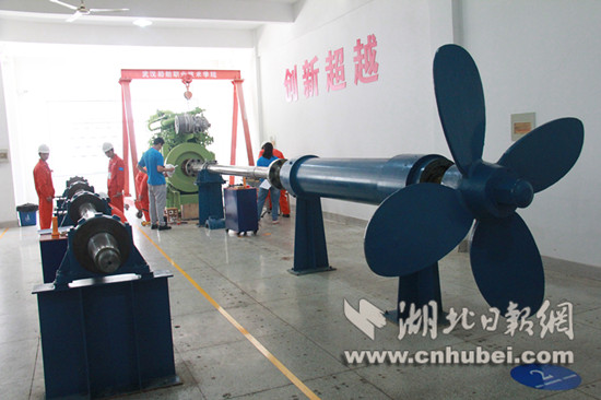 2017年全国职业院校技能大赛高职组“船舶主机和轴系安装”赛项在武汉船舶职业技术学院举行。记者周三春 摄